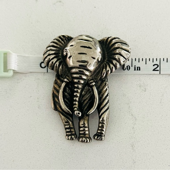 Vintage Silver Plated 3-D Elephant with Tusks Brooch Pin 1.5" x 1.75" EUC - Picture 7 of 8